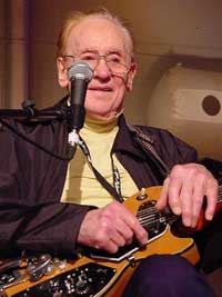 Electric Guitar Legend, Les Paul, dies at 94